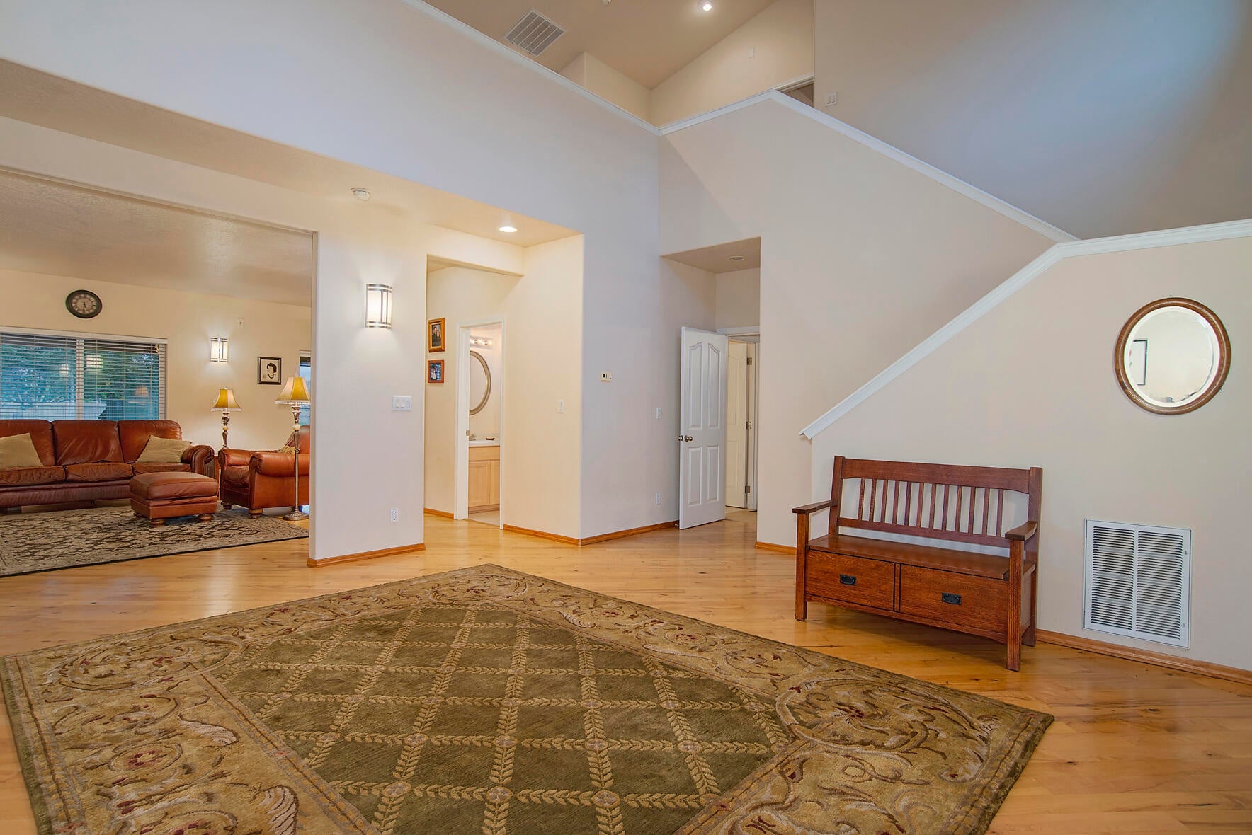 646 Raven Road Central Point, OR 97502 - Photo 24 of 74 Entry