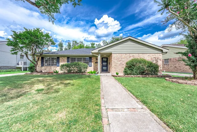 $385,000 | 6030 Warm Springs Road, Houston, TX 77035