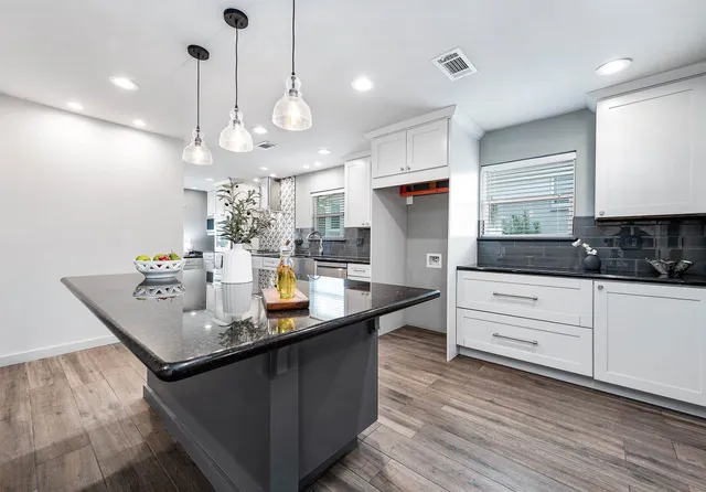 $385,000 | 6030 Warm Springs Road, Houston, TX 77035