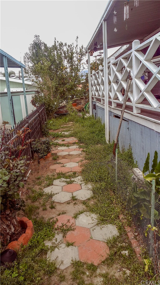 2140 Mentone Mentone Ca, Unit 19 Mentone, CA 92359 - Photo 34 of 36