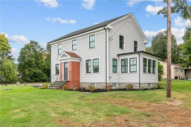 $3,200 | 1330 West Main Road, Portsmouth, RI 02871