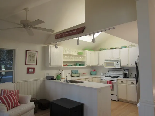 $3,000 | 4 Cliff Road, Ipswich, MA 01938