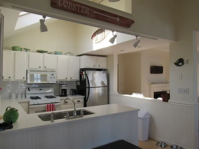 $3,000 | 4 Cliff Road, Ipswich, MA 01938