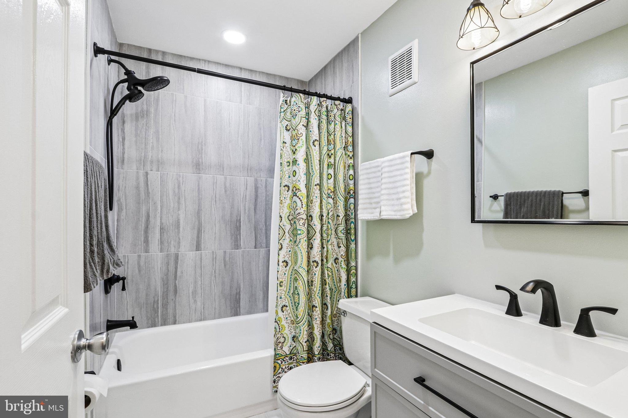 36 Independence Place, Unit 36 Chesterbrook, PA 19087 - Photo 25 of 55 Hallway Bath