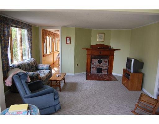 9 Ballfield Lane Georgetown, ME 04548 - Photo 5 of 17 Living Room.