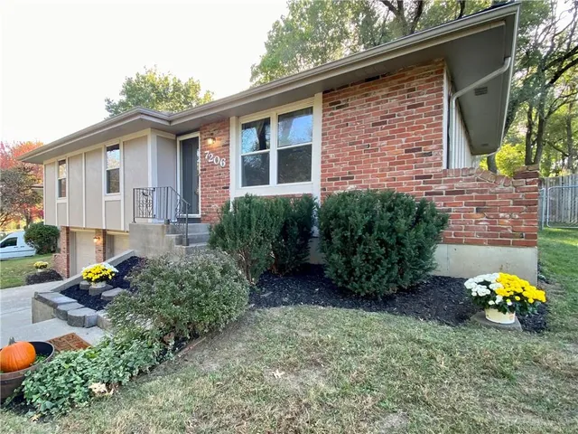 $277,000 | 7206 Northwest Congress Avenue, Kansas City, MO 64152