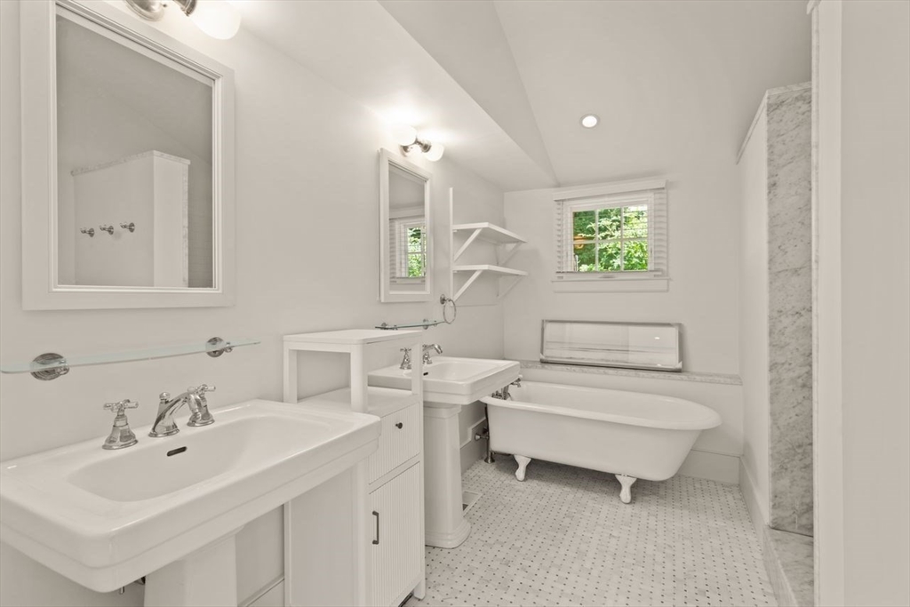17 Sea Street Manchester, MA 01944 - Photo 20 of 32 Gallery Image 20