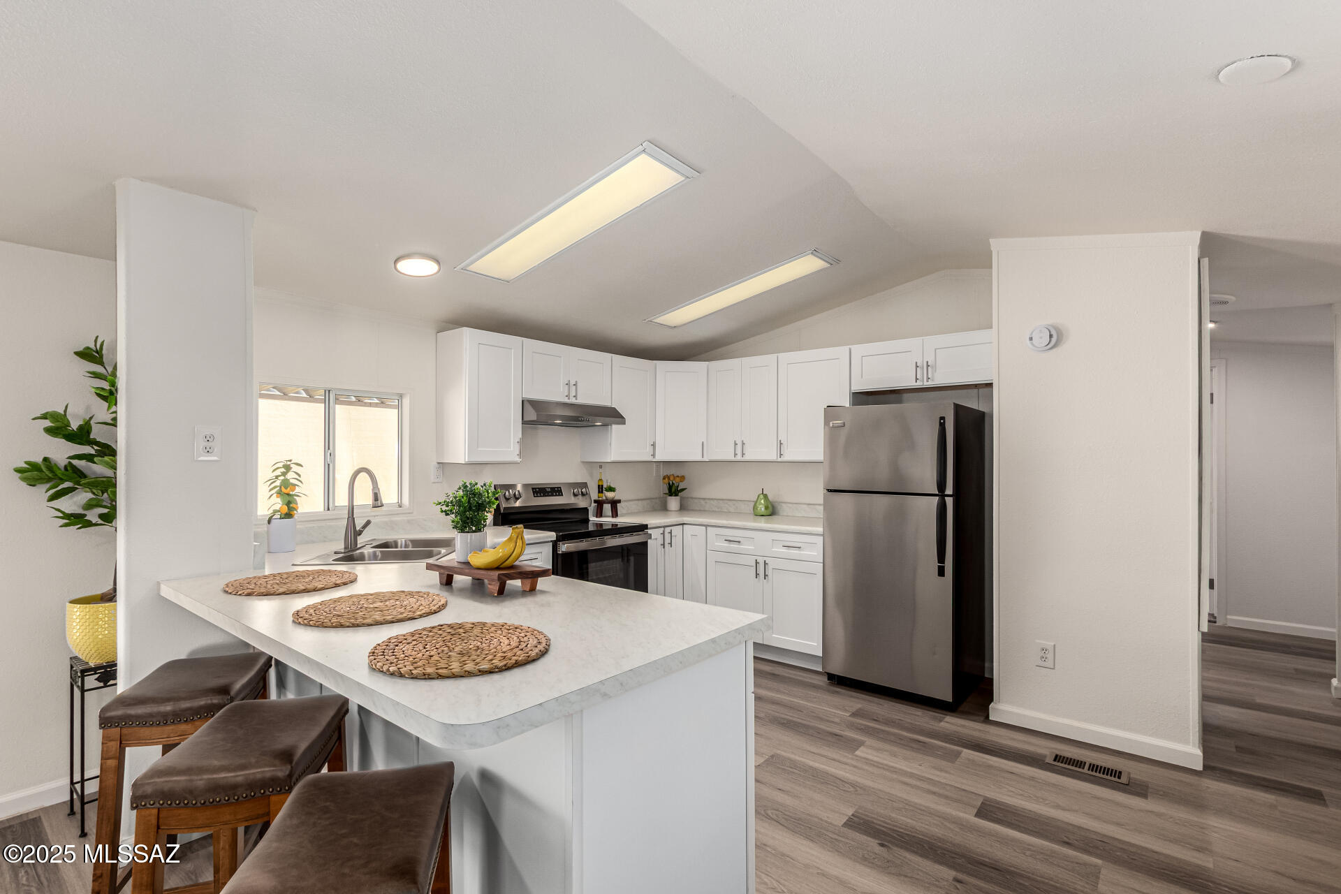 8401 South Kolb Road, Unit 94 Tucson, AZ 85756 - Photo 12 of 24 a kitchen with refrigerator and stove