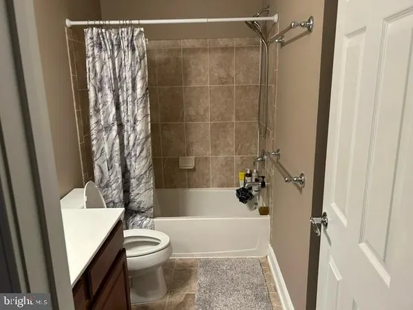 $4,700 | 25563 Taylor Cres Drive, Chantilly, VA 20152