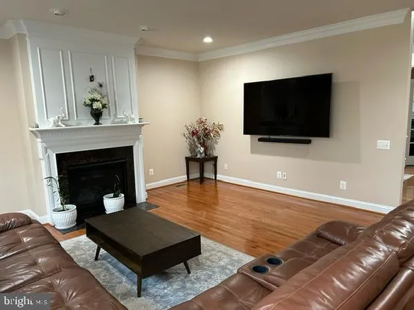 $4,700 | 25563 Taylor Cres Drive, Chantilly, VA 20152