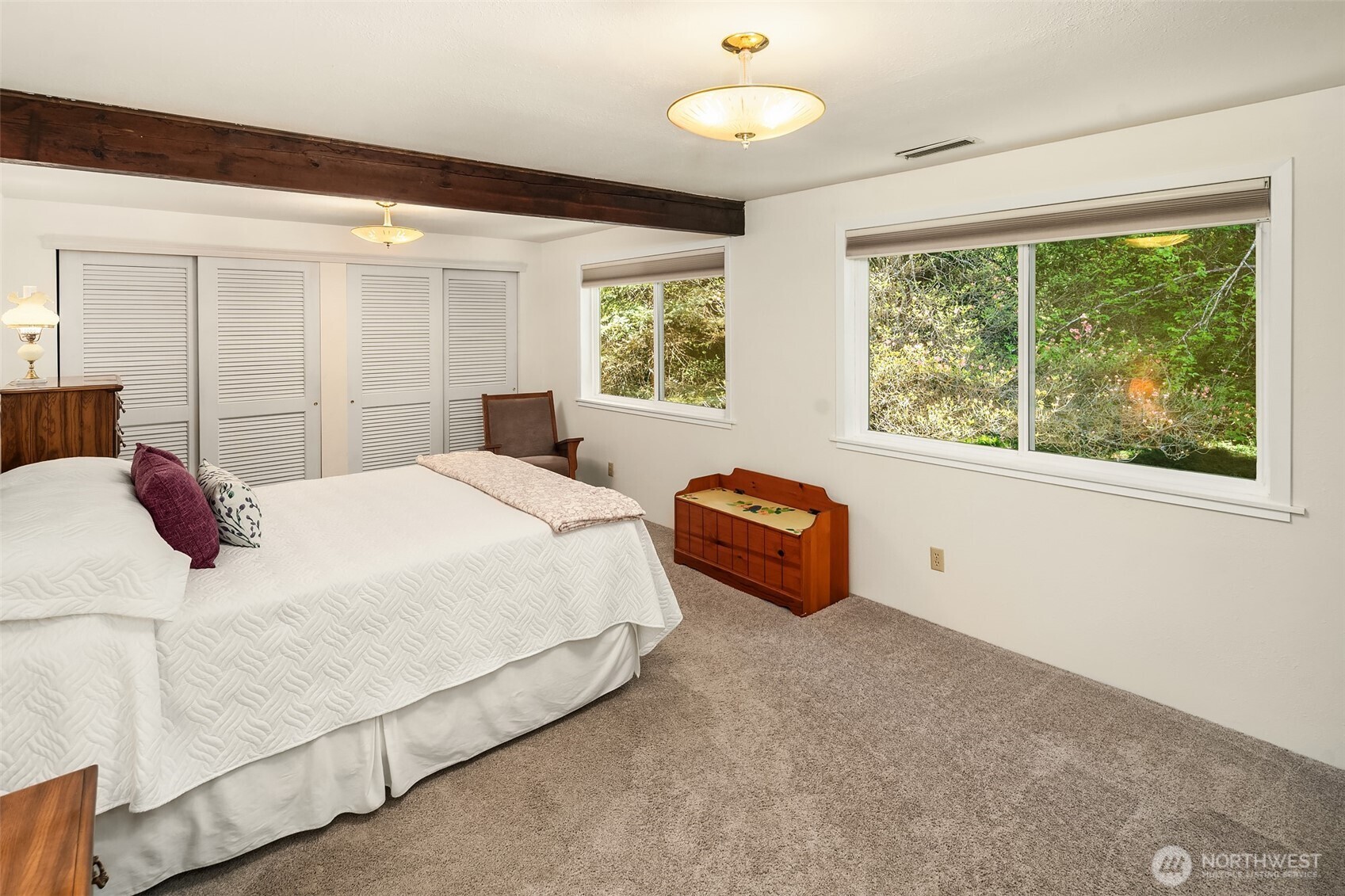 27428 97th Avenue Southwest Vashon, WA 98070 - Photo 10 of 33