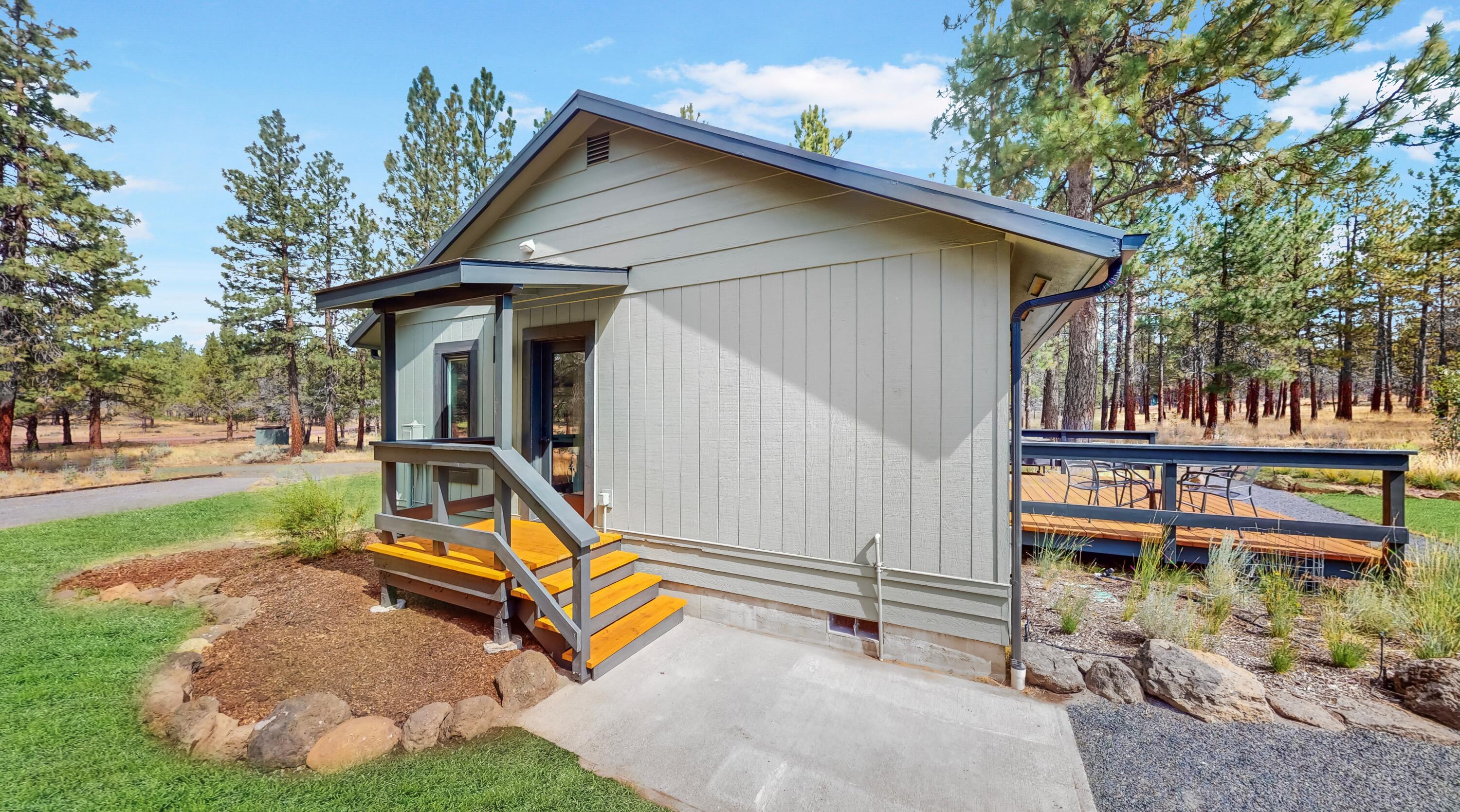 69370 Green Ridge Loop Sisters, OR 97759 - Photo 18 of 39 Side porch