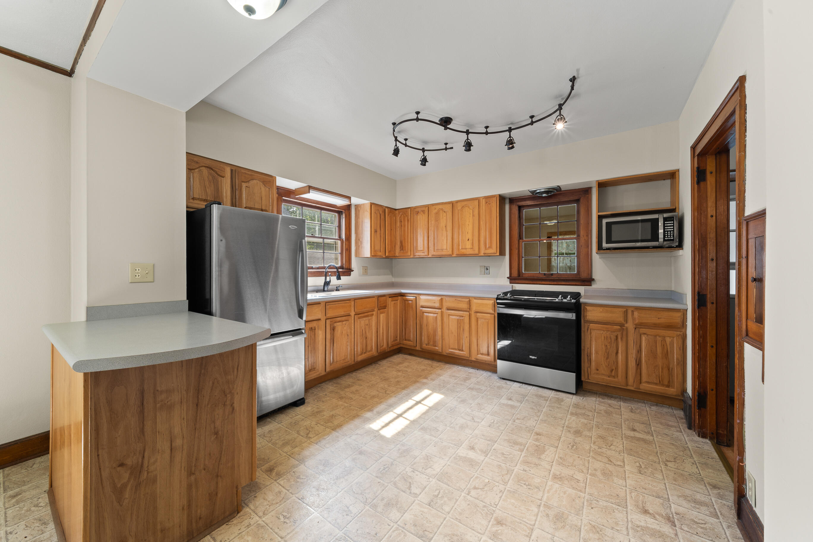 1105 Barnes Street Delavan, WI 53115 - Photo 14 of 32 Kitchen
