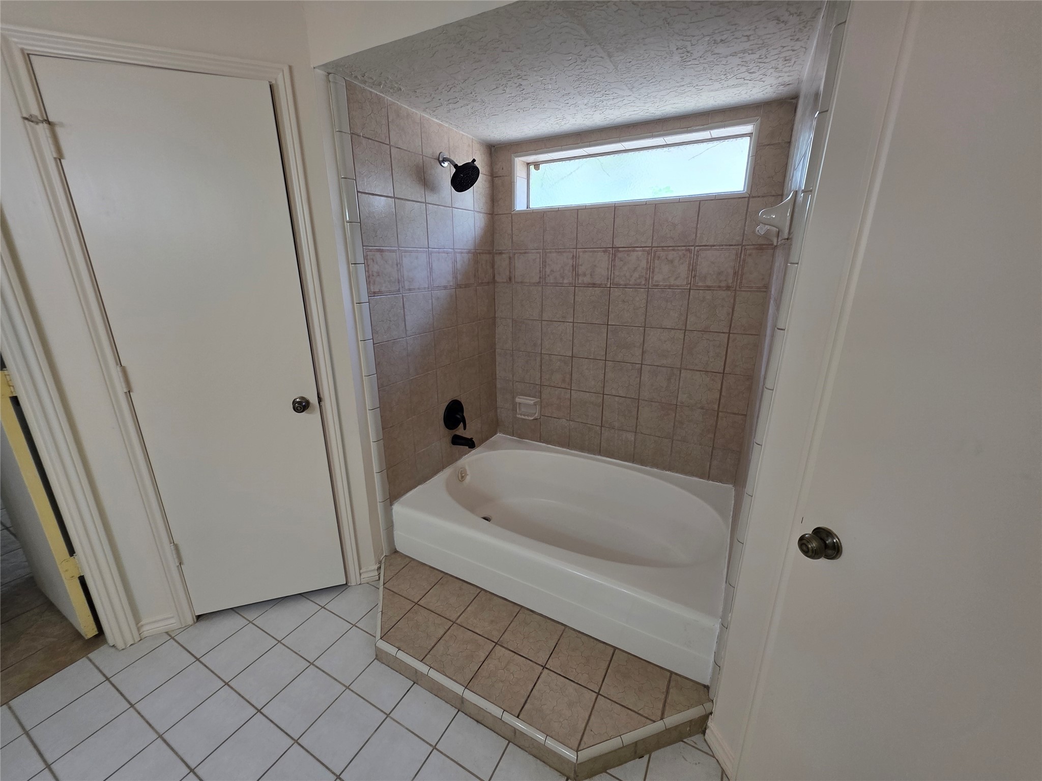 18 Mayfair Grove Court The Woodlands, TX 77381 - Photo 17 of 28 a bathroom with a bathtub and a shower