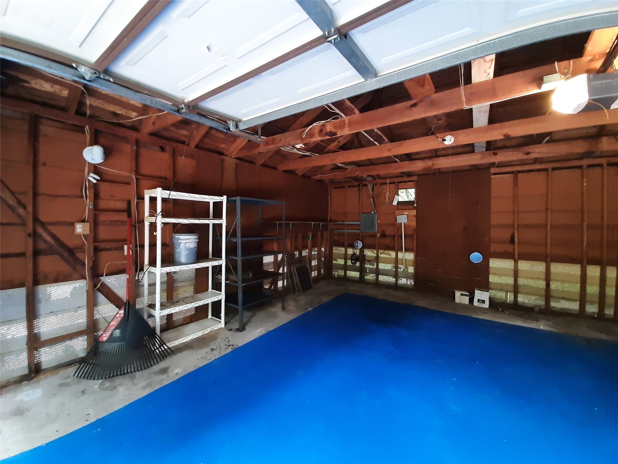 18 Mayfair Grove Court The Woodlands, TX 77381 - Photo 26 of 28 a view of room with gym equipment