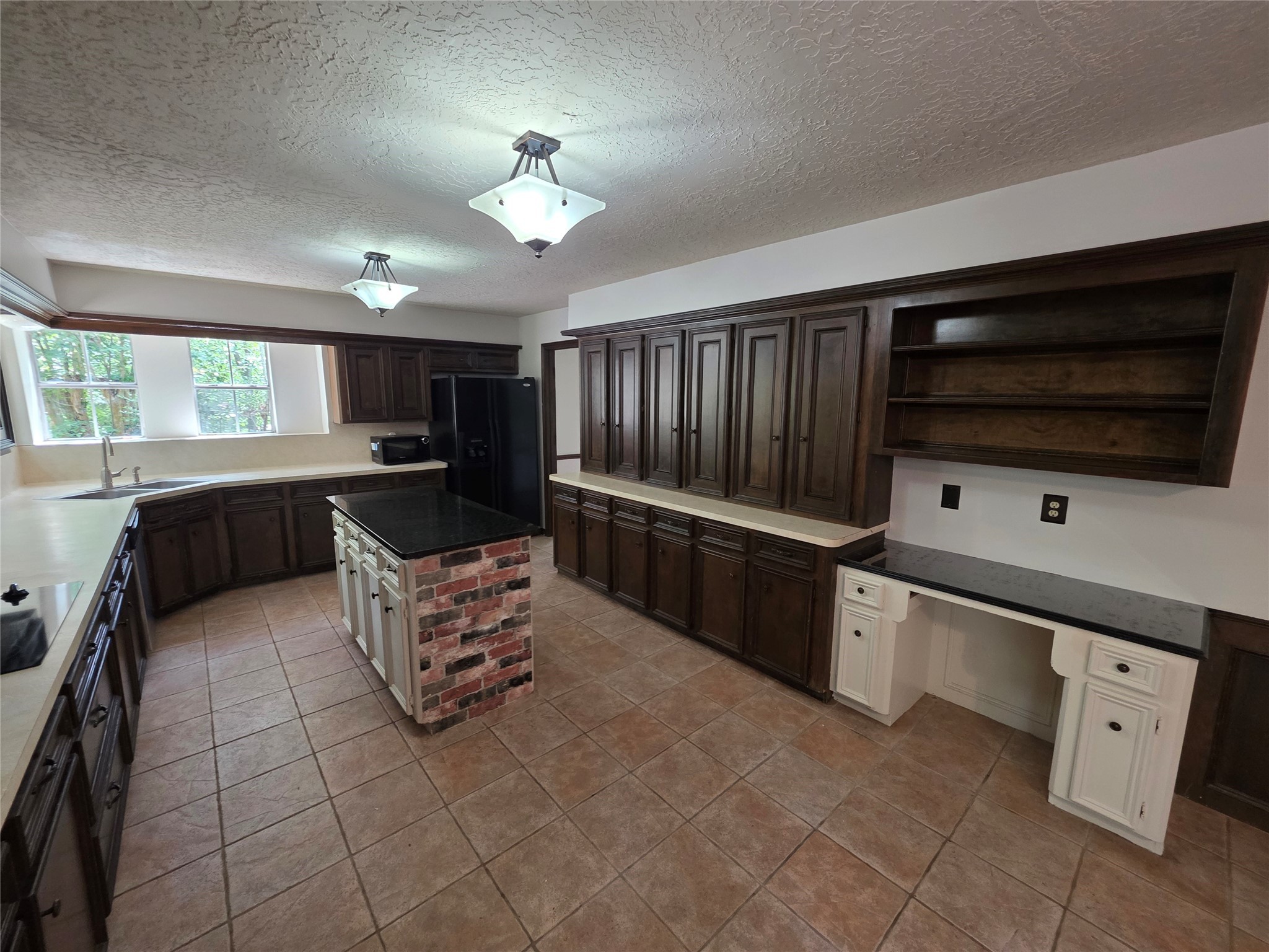 18 Mayfair Grove Court The Woodlands, TX 77381 - Photo 8 of 28 a kitchen with stainless steel appliances kitchen island granite countertop a sink and cabinets