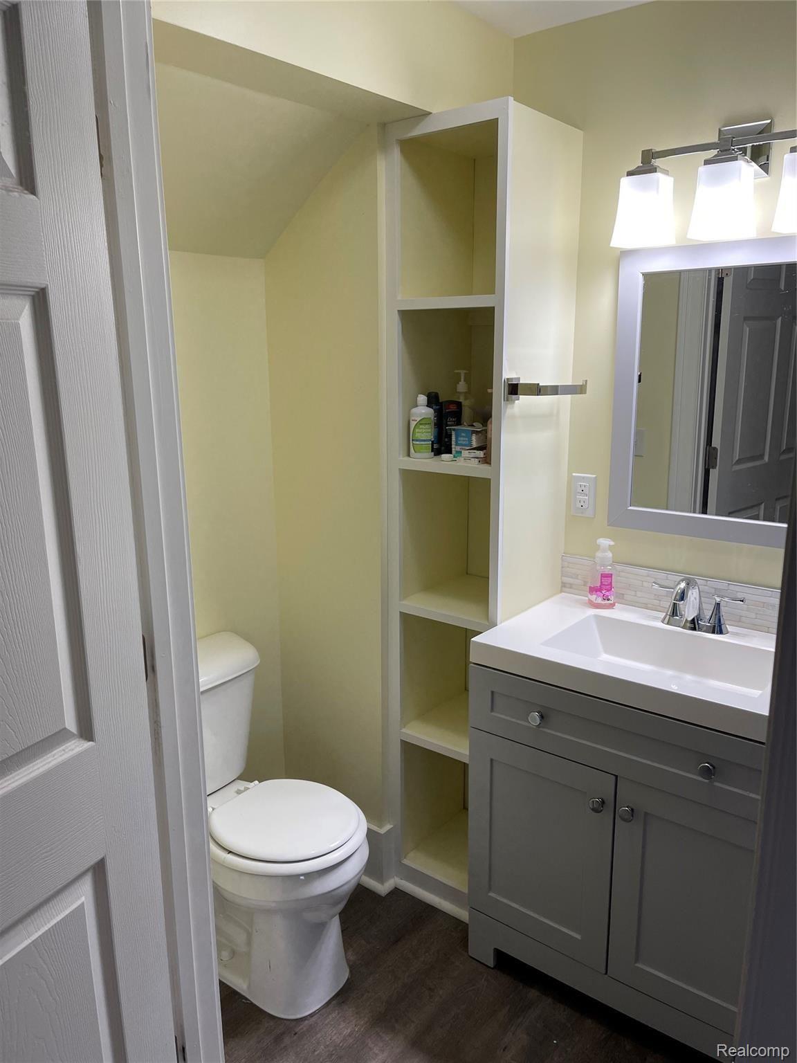 2092 South Dye Road Flint, MI 48532 - Photo 11 of 33 B7A42333-D9CE-4C99-8DCD-29633AA5867B.jpeg