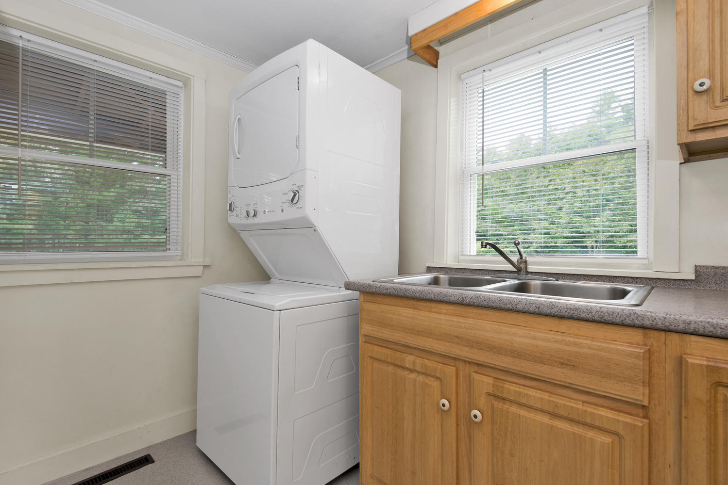 641 Snow Hill Road New Gloucester, ME 04260 - Photo 20 of 44 641 Snow Hill Rd New-large-012-016-Kitch