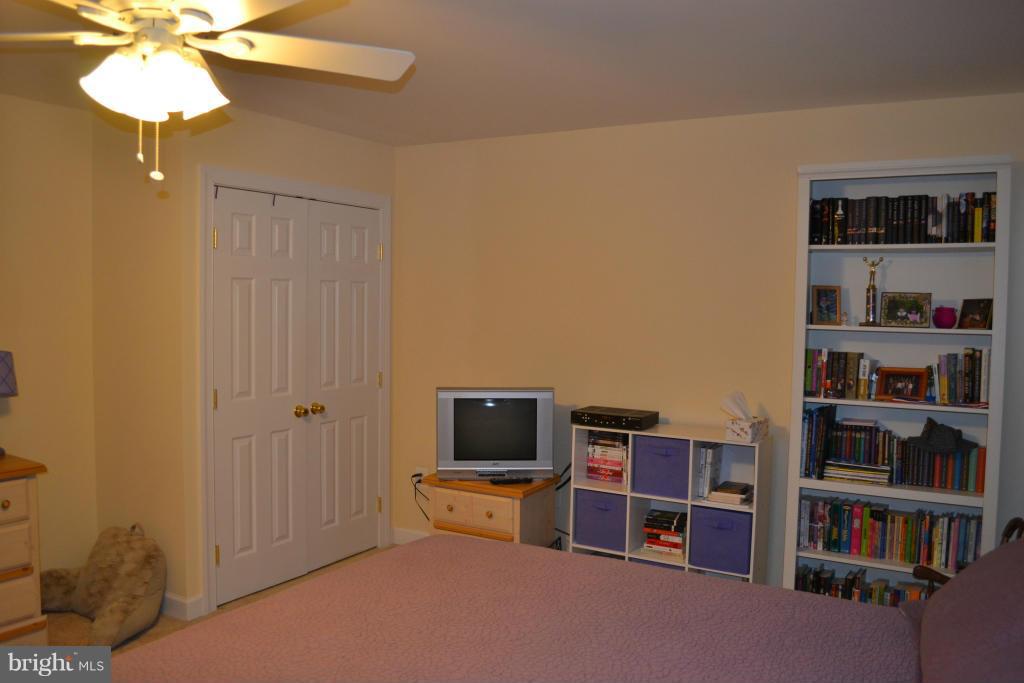 4145 Agency Loop Triangle, VA 22172 - Photo 11 of 24 a living room with a book shelf and a book shelf