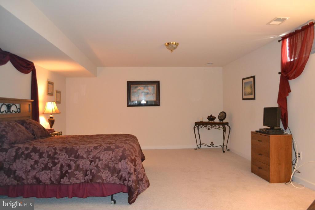 4145 Agency Loop Triangle, VA 22172 - Photo 21 of 24 a bedroom with a bed and furniture