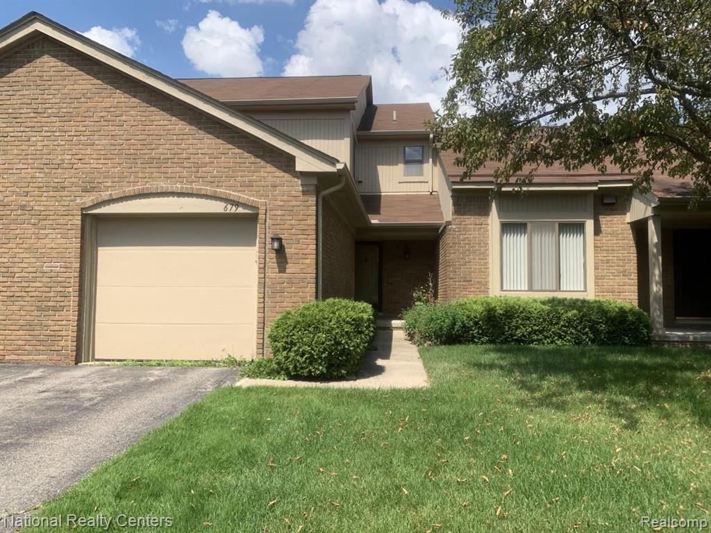 679 Tennyson Rochester Hills, MI 48307 - Photo 1 of 7