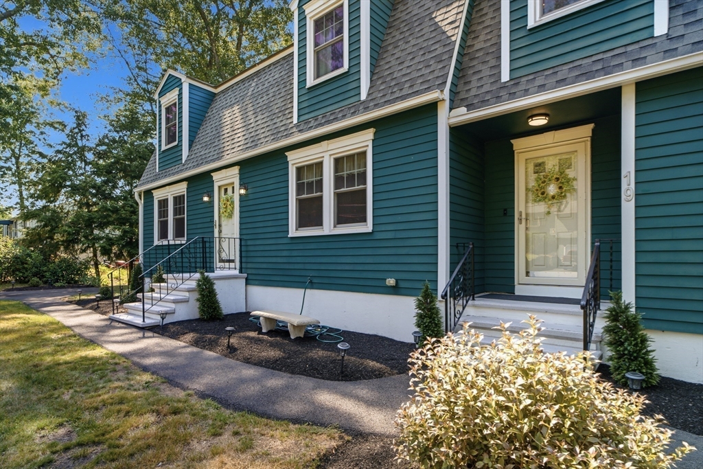 19 Blanchard Road Wilmington, MA 01887 - Photo 5 of 42