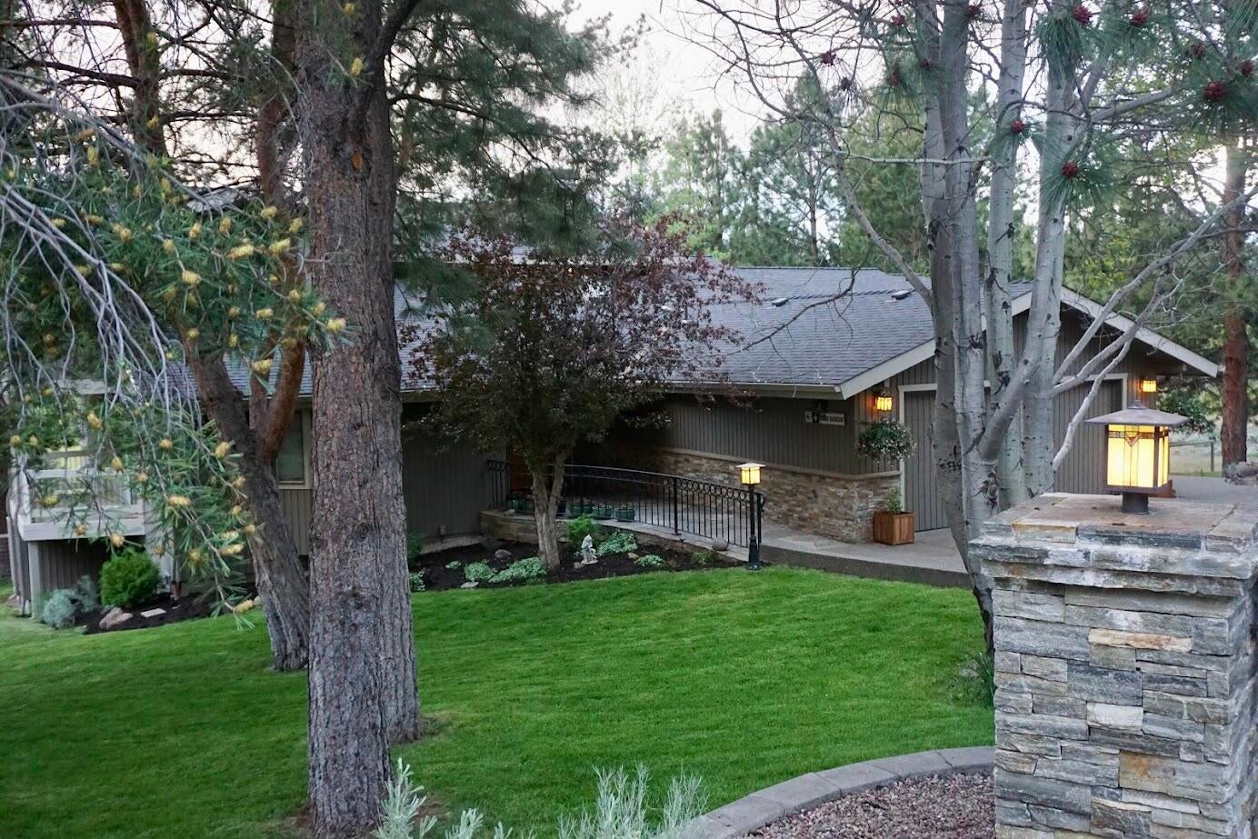 Beautifully manicured front yard.