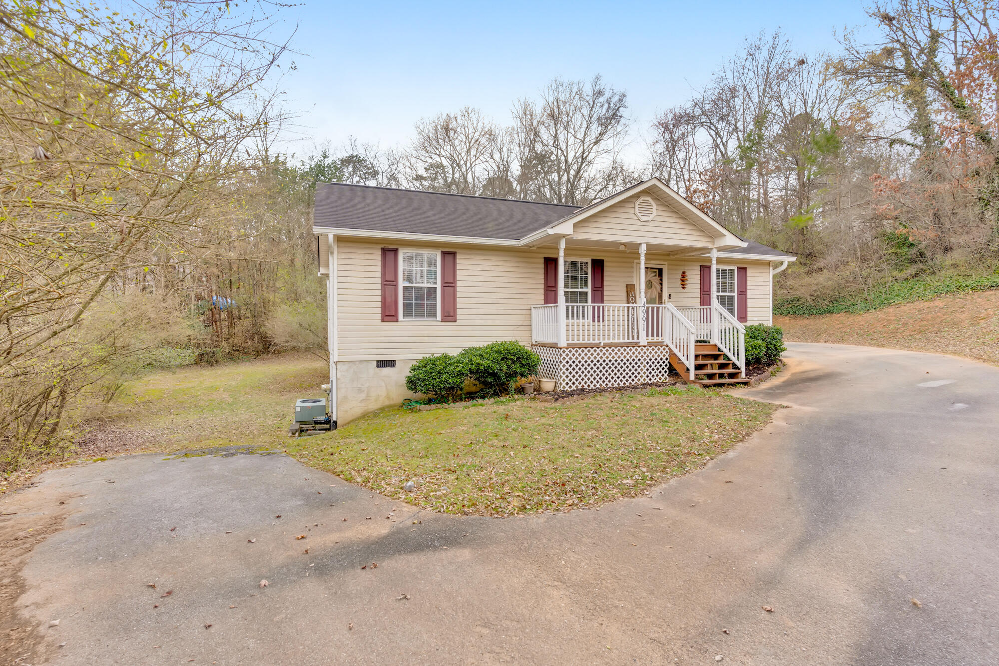 4991 Eldridge Road Hixson, TN 37343 - Photo 2 of 27 4991-Eldridge-MLS-Photos-2