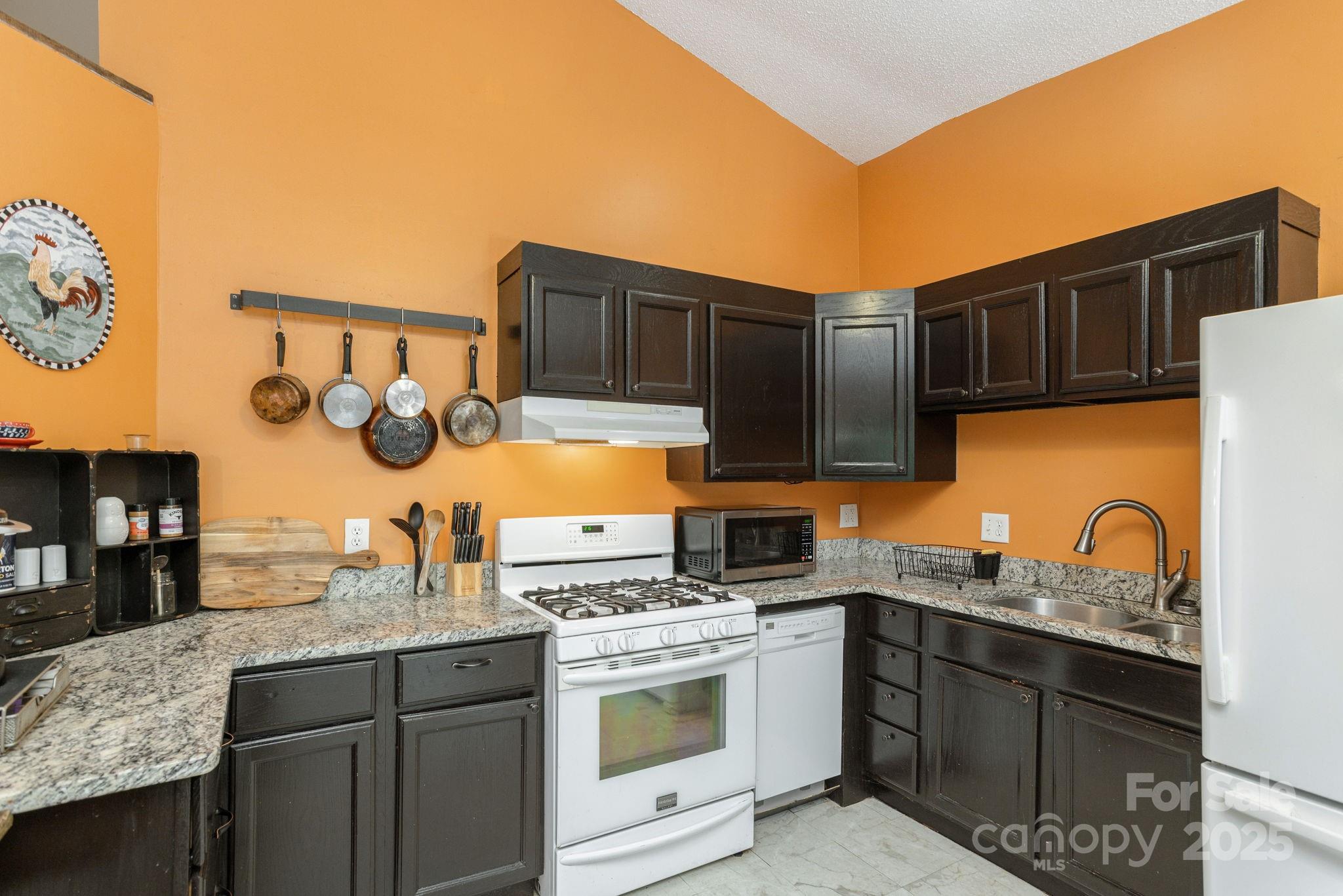 78 Bryant Road Swannanoa, NC 28778 - Photo 8 of 29 Gallery Image 8