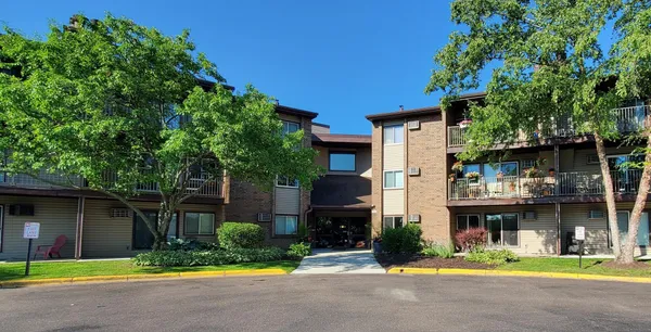 $159,900 | 3420 Golfview Drive, Unit 121, Eagan, MN 55123