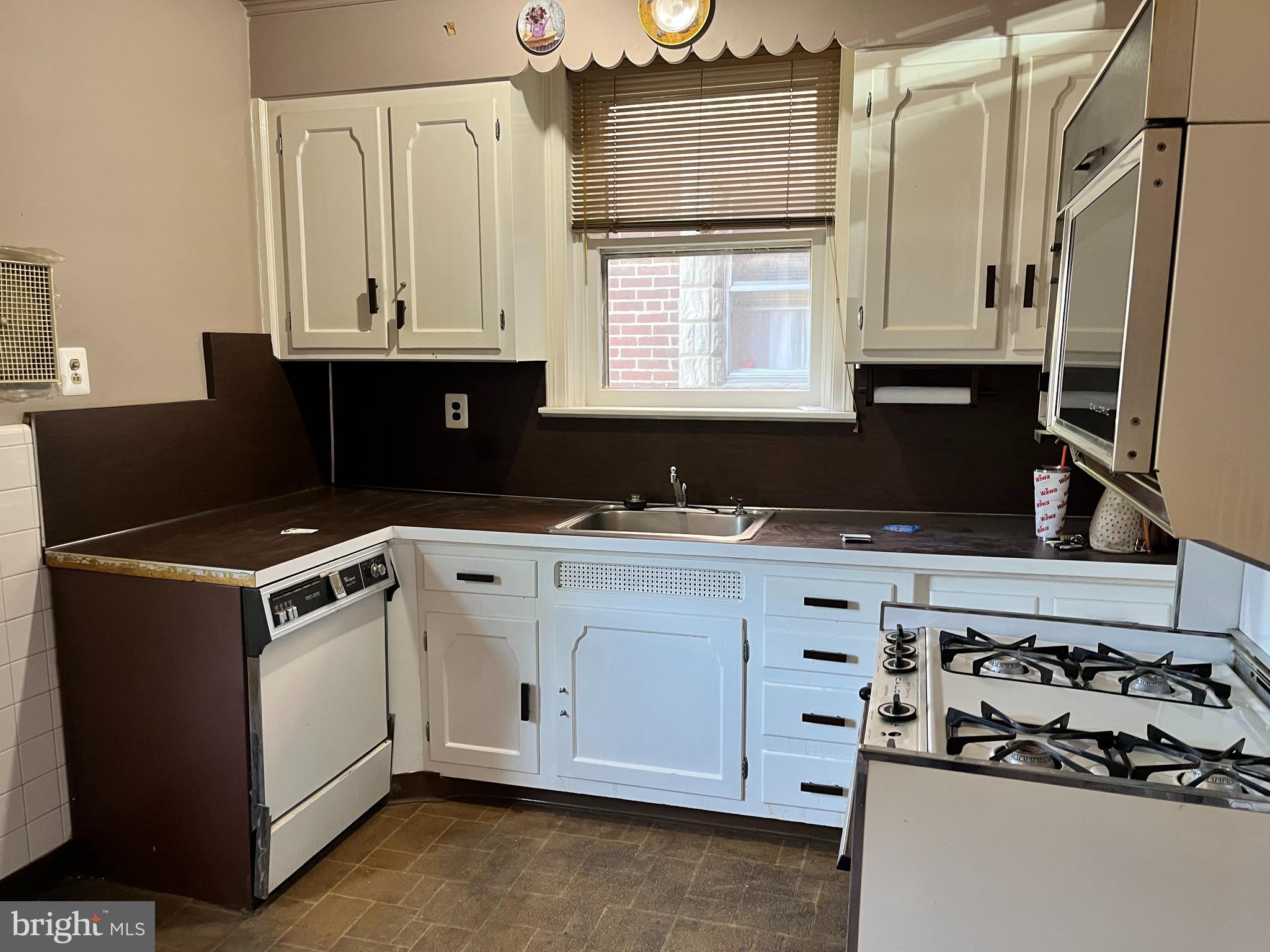 6930 Large Street Philadelphia, PA 19149 - Photo 11 of 22 Kitchen