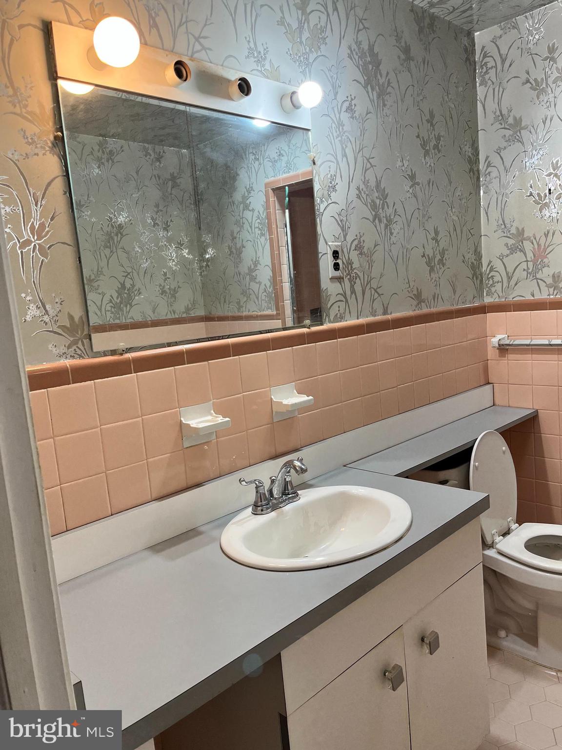 6930 Large Street Philadelphia, PA 19149 - Photo 14 of 22 Full Bathroom with Stall shower and tub