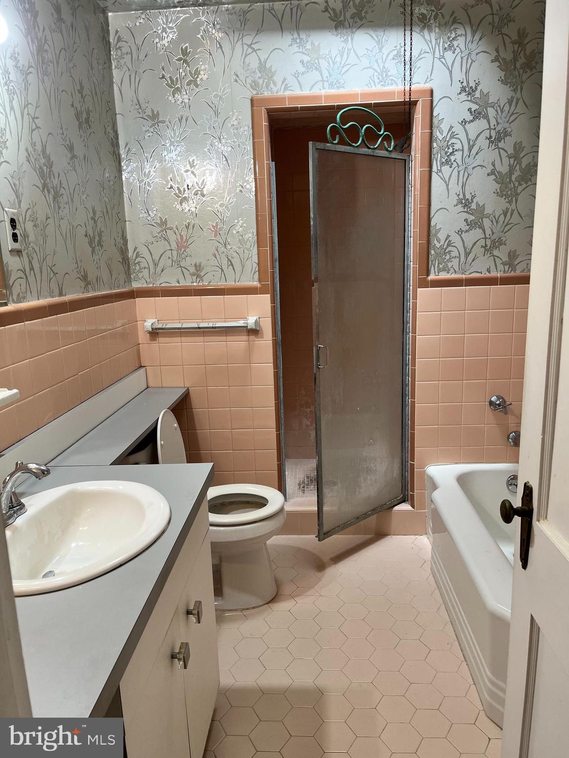 6930 Large Street Philadelphia, PA 19149 - Photo 15 of 22 Full Bathroom