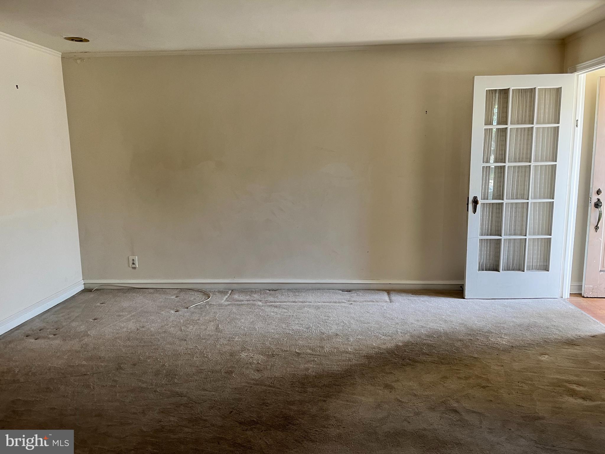 6930 Large Street Philadelphia, PA 19149 - Photo 3 of 22 Large Living Room