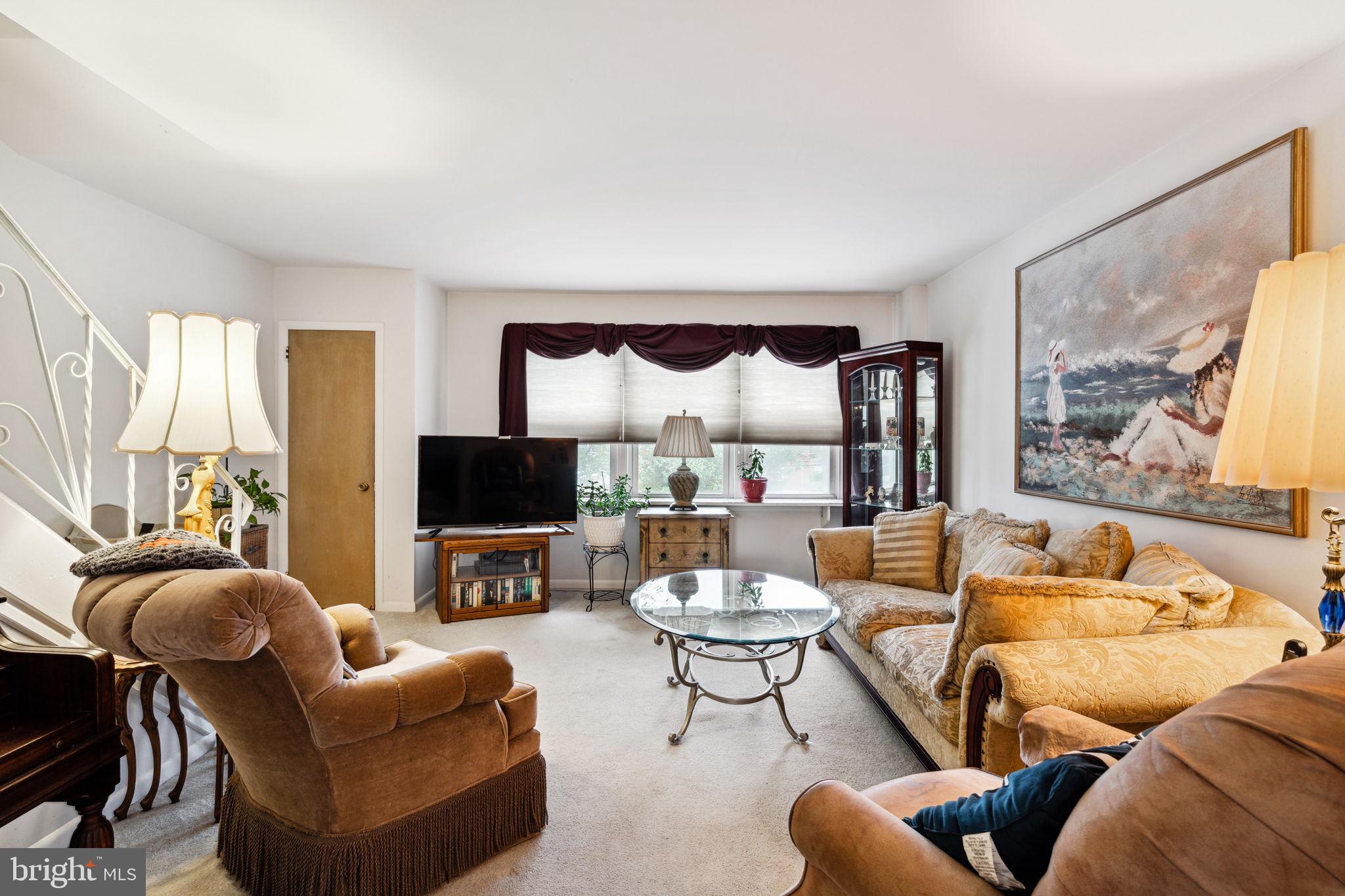 9967 Bridle Road Philadelphia, PA 19115 - Photo 3 of 25 Gallery Image 3