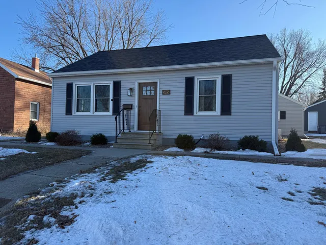 $194,900 | 505 West Van Dusen Street, Springfield, MN 56087