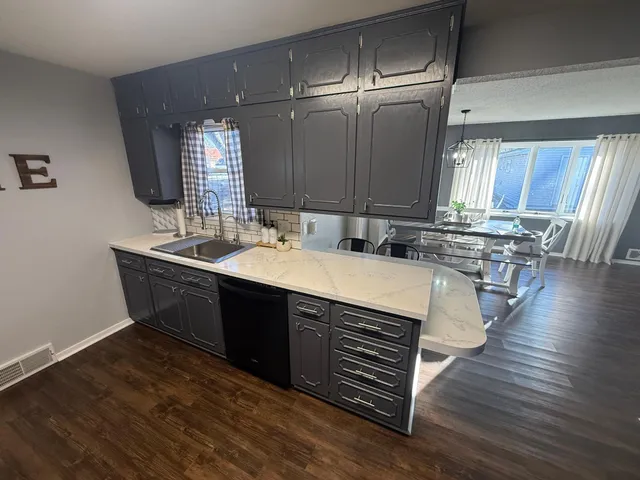 $184,900 | 505 West Van Dusen Street, Springfield, MN 56087