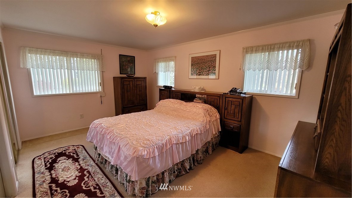 171 Mantle Road Sequim, WA 98382 - Photo 8 of 34 a bedroom with bed and window
