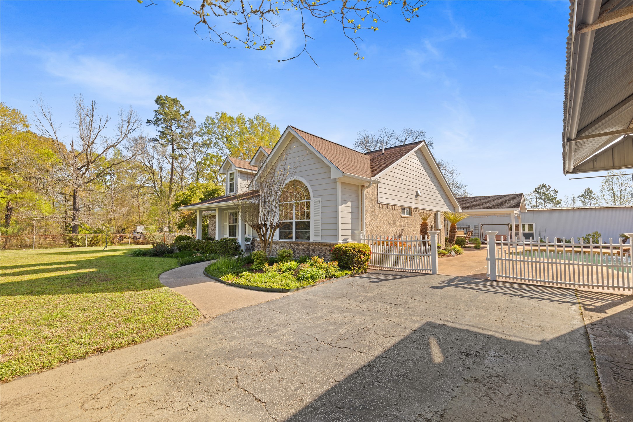11547 Crockett Martin Road Conroe, TX 77306 - Photo 3 of 46