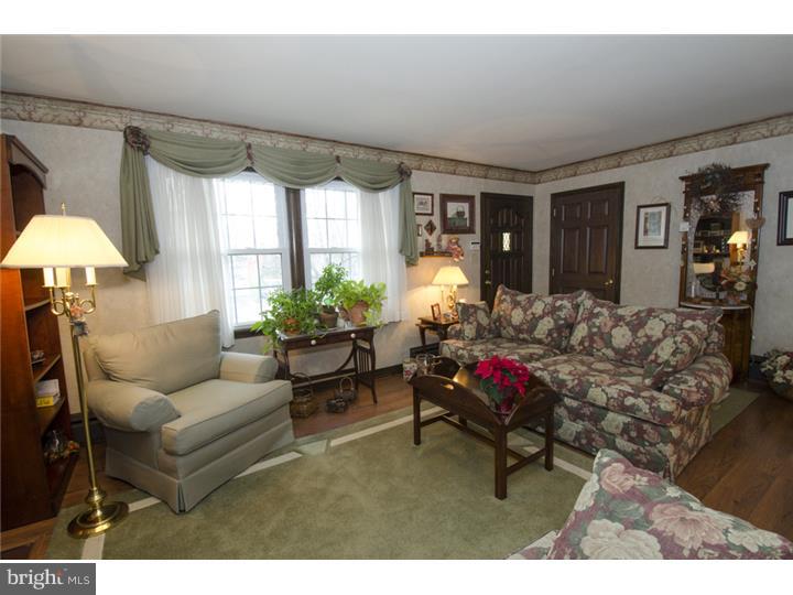 45 Laubert Road Conshohocken, PA 19428 - Photo 12 of 25 Living Room
