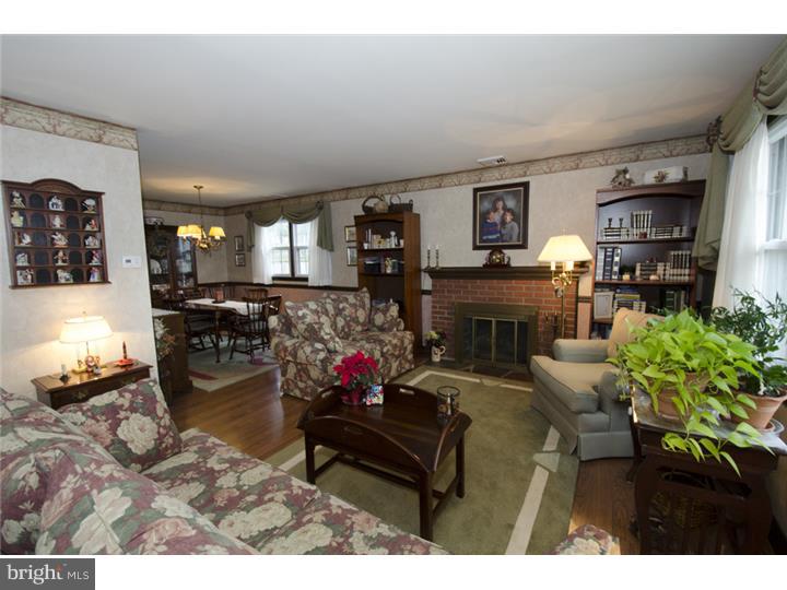 45 Laubert Road Conshohocken, PA 19428 - Photo 13 of 25 Living Room