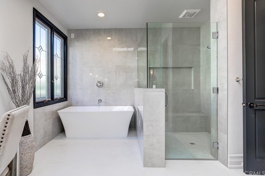 11 Marbella Dana Point, CA 92629 - Photo 21 of 50 a en suite bathroom with a shower and a bathtub