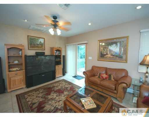 35 Parker Road Edison, NJ 08820 - Photo 3 of 8