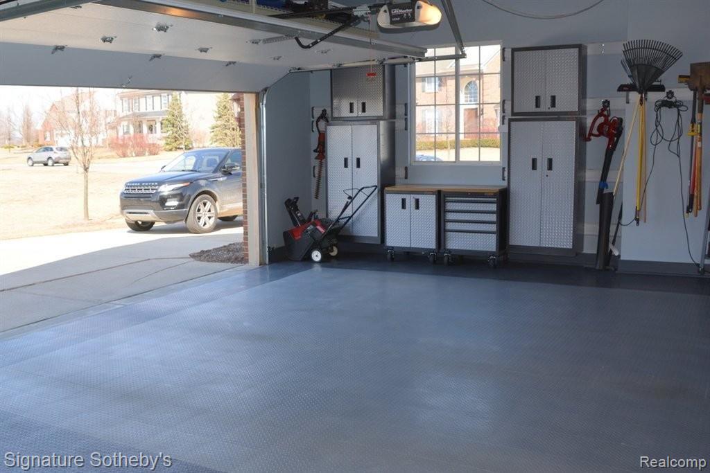 83 Londonderry Lane Rochester, MI 48306 - Photo 24 of 25 3 Car Garage