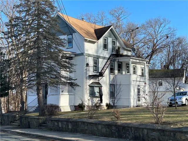 $1,950 | 907 Bernon Street, Unit 1, Woonsocket, RI 02895