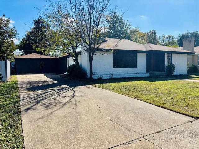 a house view with a outdoor space