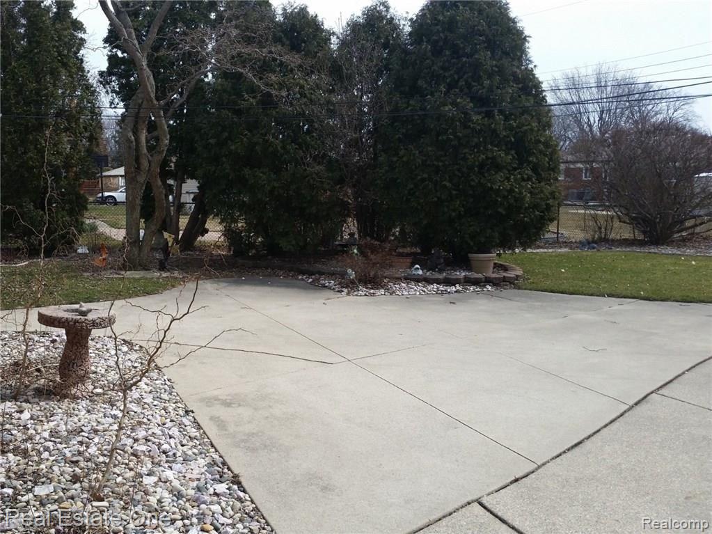 2348 Common Road Warren, MI 48092 - Photo 23 of 25