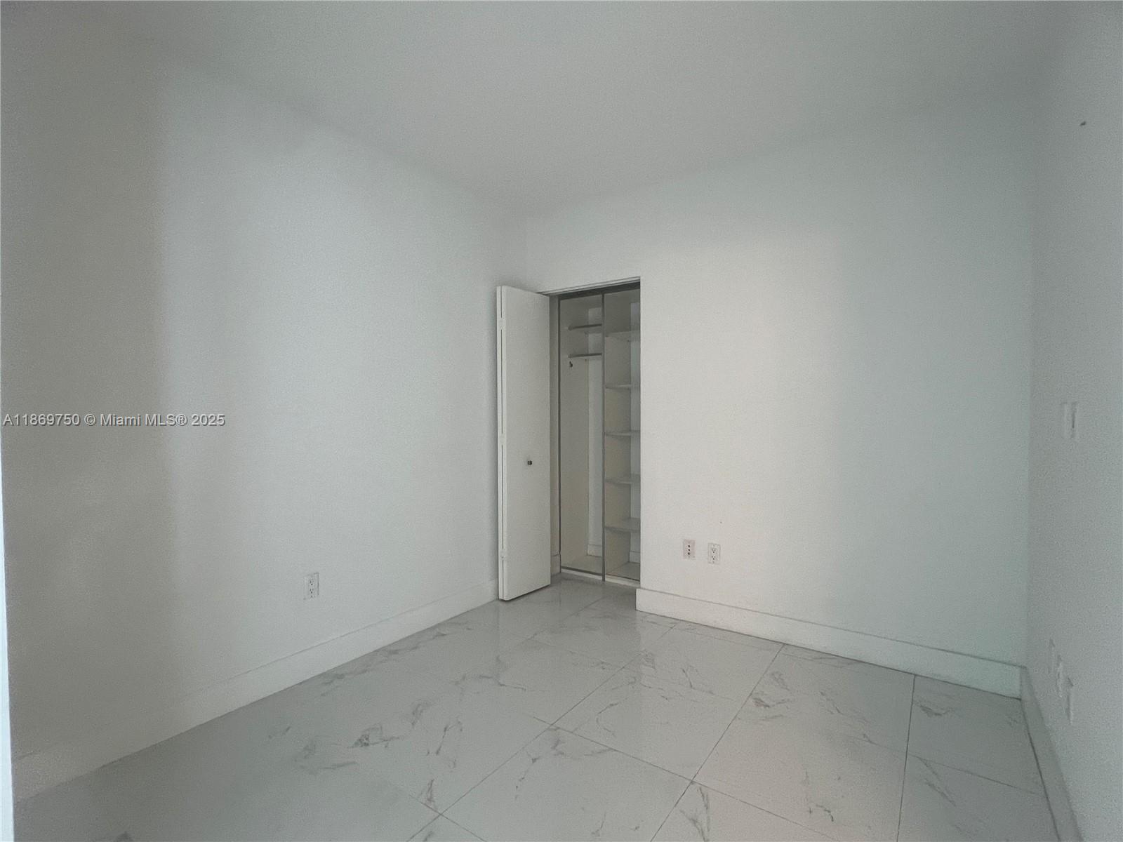 92 Southwest 3rd Street, Unit 3803 Miami, FL 33130 - Photo 19 of 31 a view of an empty room