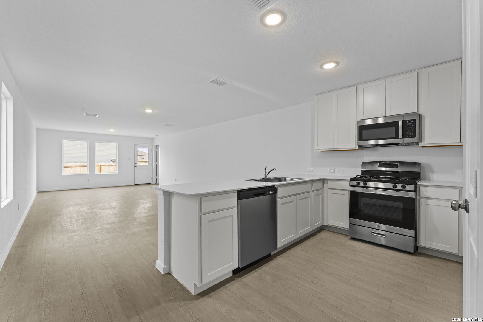 2060 Powell Place Converse, TX 78109 - Photo 13 of 25