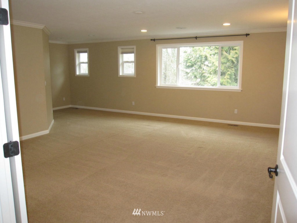 914 South 34th Place Renton, WA 98055 - Photo 12 of 21